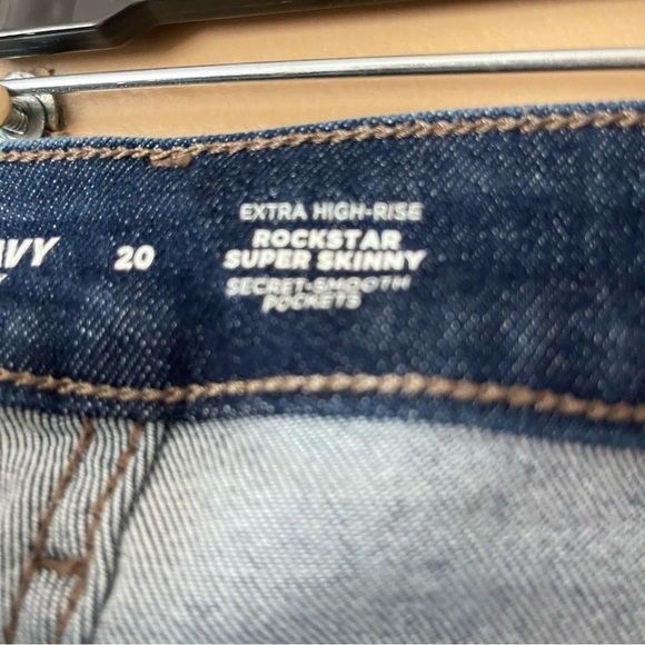 Old Navy Rockstar Extra high rise Dark Wash distressed knee size 20 - Picture 4 of 6